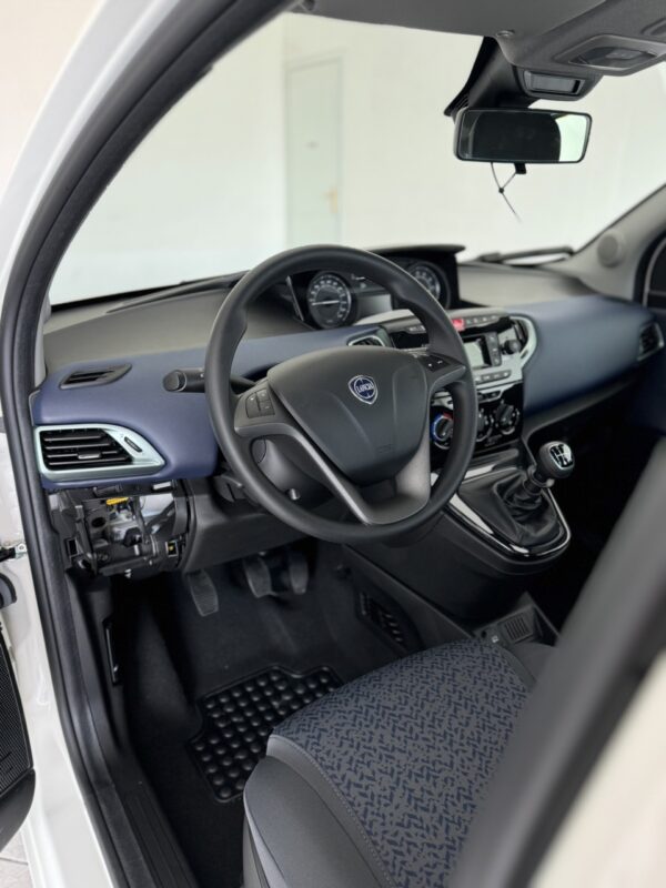 Lancia Ypsilon - immagine 12