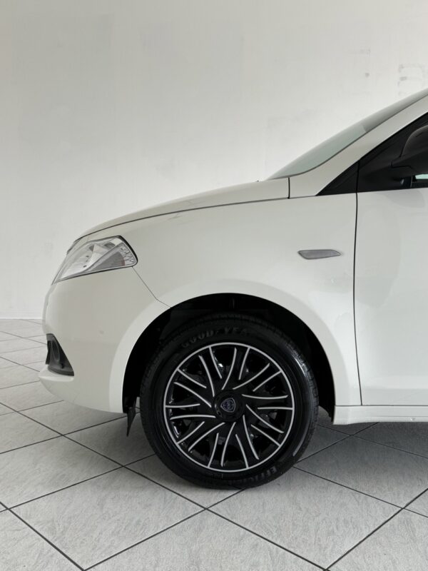Lancia Ypsilon - immagine 3